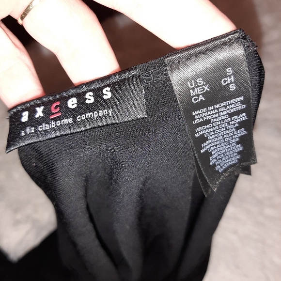 3/$12💥 LIZ CLAIBORNE AXCESS black ruched vneck blouse - Picture 2 of 3